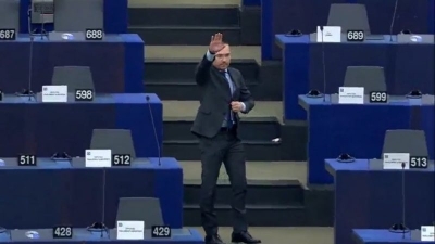 Bulgarian MEP gives Nazi salute in European Parliament