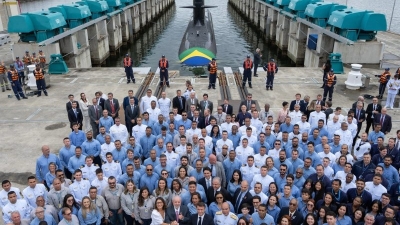 Macron, Lula hail defense ties at submarine launch