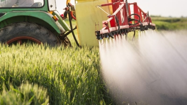 EU Commission agrees to provide ‘additional input’ on pesticide cut plans