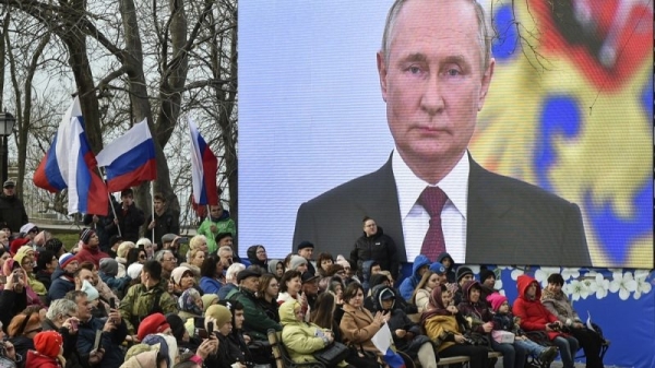 Putin makes surprise trip to Mariupol, first to occupied Donbas in Ukraine