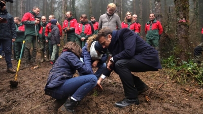 Macron’s billion trees target leaves scientists and NGOs sceptical